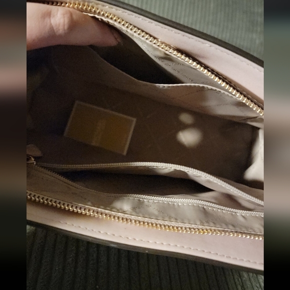 Micheal Kors Large Saffiano Leather Satchel - Picture 2 of 3